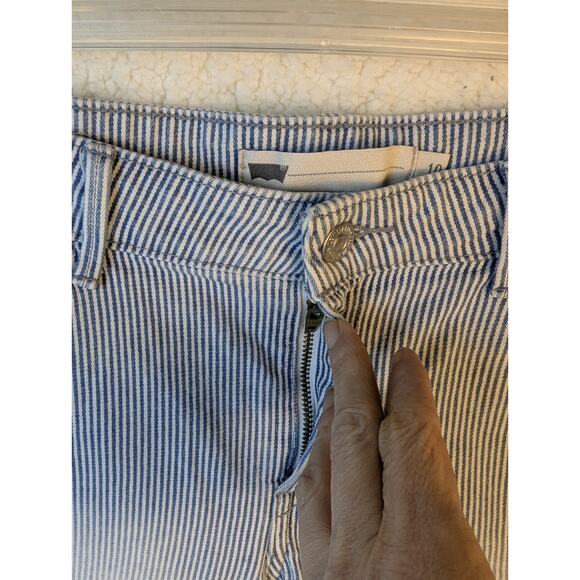 Levi’s Pinstripe Seersucker Bermuda Shorts Blue White Women’s Size 10 Waist - Picture 3 of 9